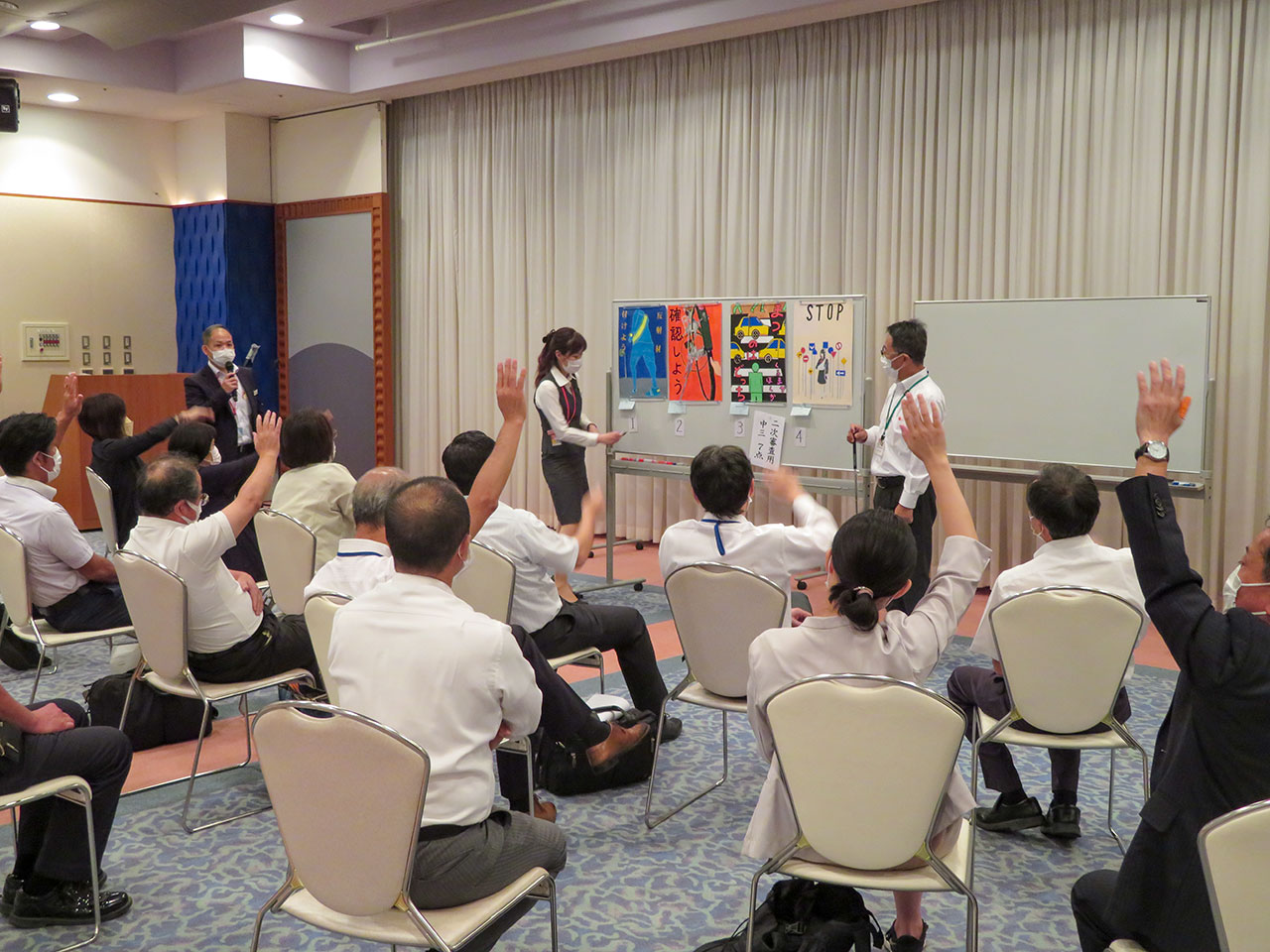 交通安全ポスターコンクール審査会